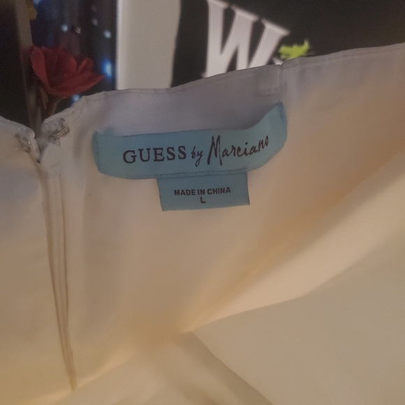 VINTAGE Stunning white Marciano dress with flower perfect condition size Large - Picture 5 of 6